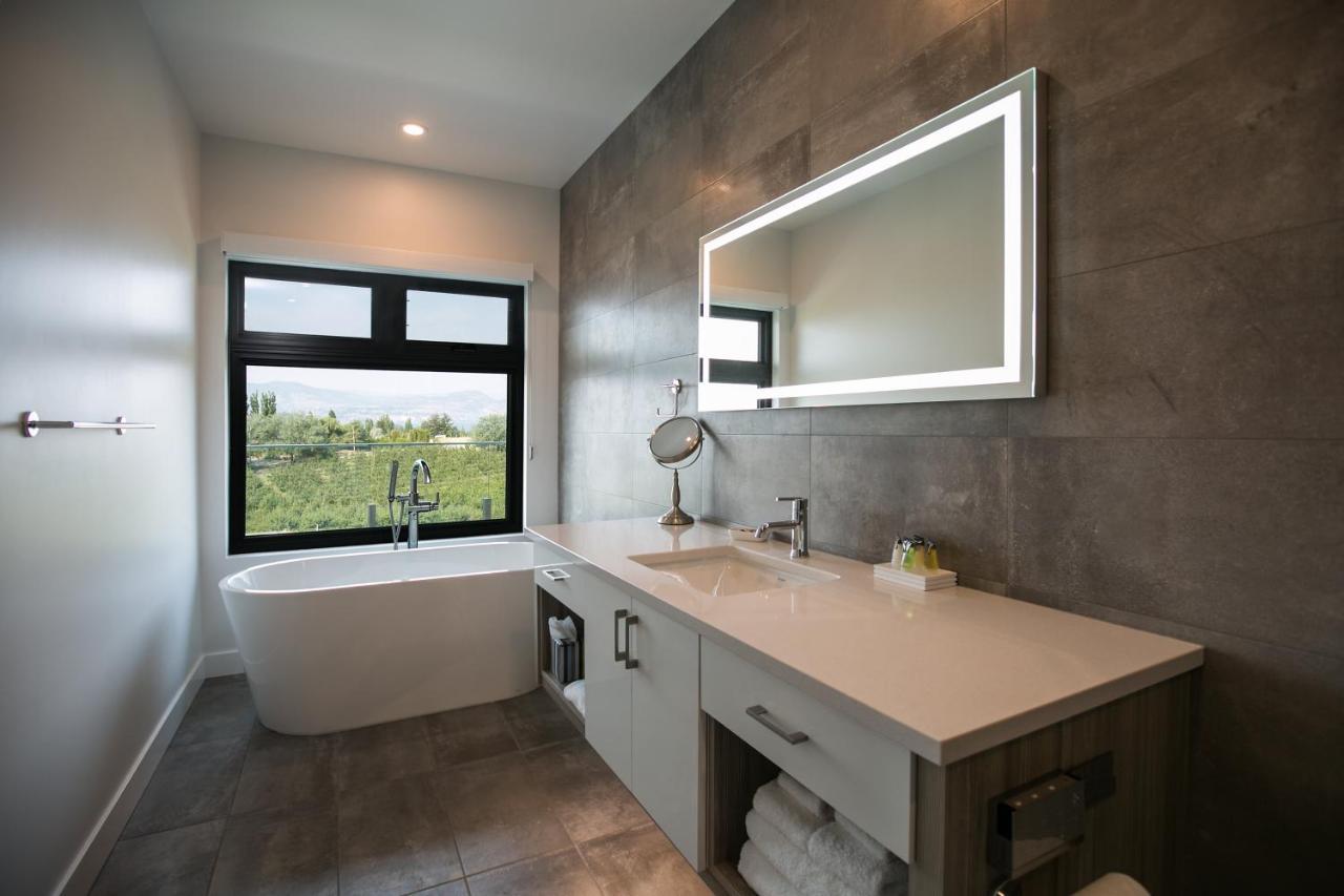 The Inn At Therapy Vineyards Naramata Bagian luar foto