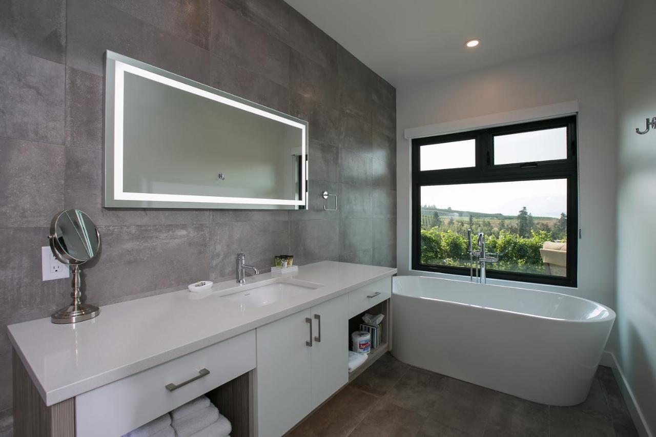 The Inn At Therapy Vineyards Naramata Bagian luar foto